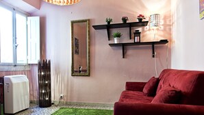 Interior detail - Vacchereccia 3 - Keys of Italy (Florence)