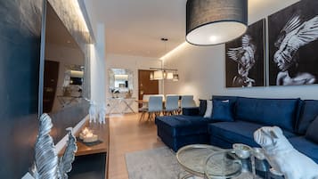Executive Apartment Acropolis Museum View | Living area | Flat-screen TV, Netflix