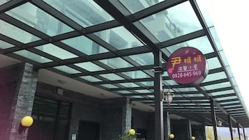 Pintu masuk properti