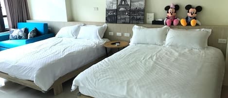 Deluxe Quadruple Room (Star) | Desk, blackout drapes, soundproofing, rollaway beds