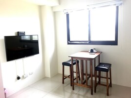 Honeymoon Double Room | Desk, blackout drapes, soundproofing, rollaway beds