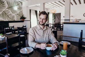 Tägliches inbegriffenes Frühstücksbuffet