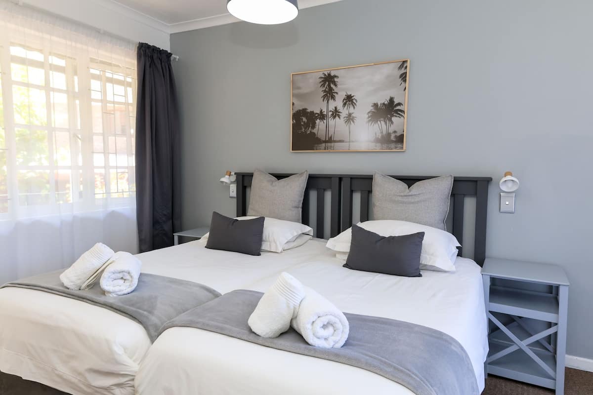 Chambre Double Standard | Coffres-forts dans les chambres, fer et planche Ă repasser