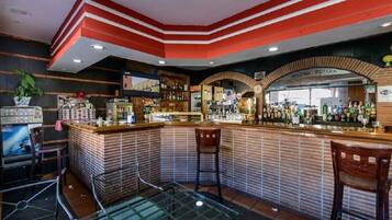 Bar (trong khuôn viên)