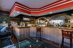 Bar (on property) - Hotel Rio Cea (Valderrueda)