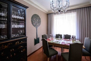 Breakfast, lunch and dinner served  - Hotel Rio Cea (Valderrueda)