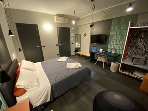 Luxus szoba kétszemélyes ággyal, erkély | Széf a szobában, íróasztal és laptophoz jól használható munkafelület