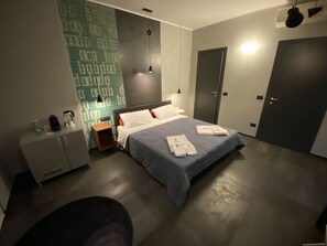 Luxury Double Room, Balcony | In-room safe, desk, laptop workspace, cribs/infant beds - Tiburtina Suites (Rome)
