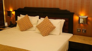 Single Room, 1 King Bed, Accessible, Smoking - Hotel Crown Plaza Lahore (Lahore)