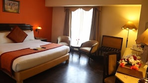 Single Room, 1 King Bed, Accessible, Smoking - Hotel Crown Plaza Lahore (Lahore)