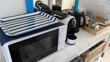 Basic Room | In-room dining