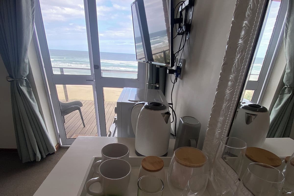 Comfort Room | In-room safe, travel crib, free WiFi, bed sheets