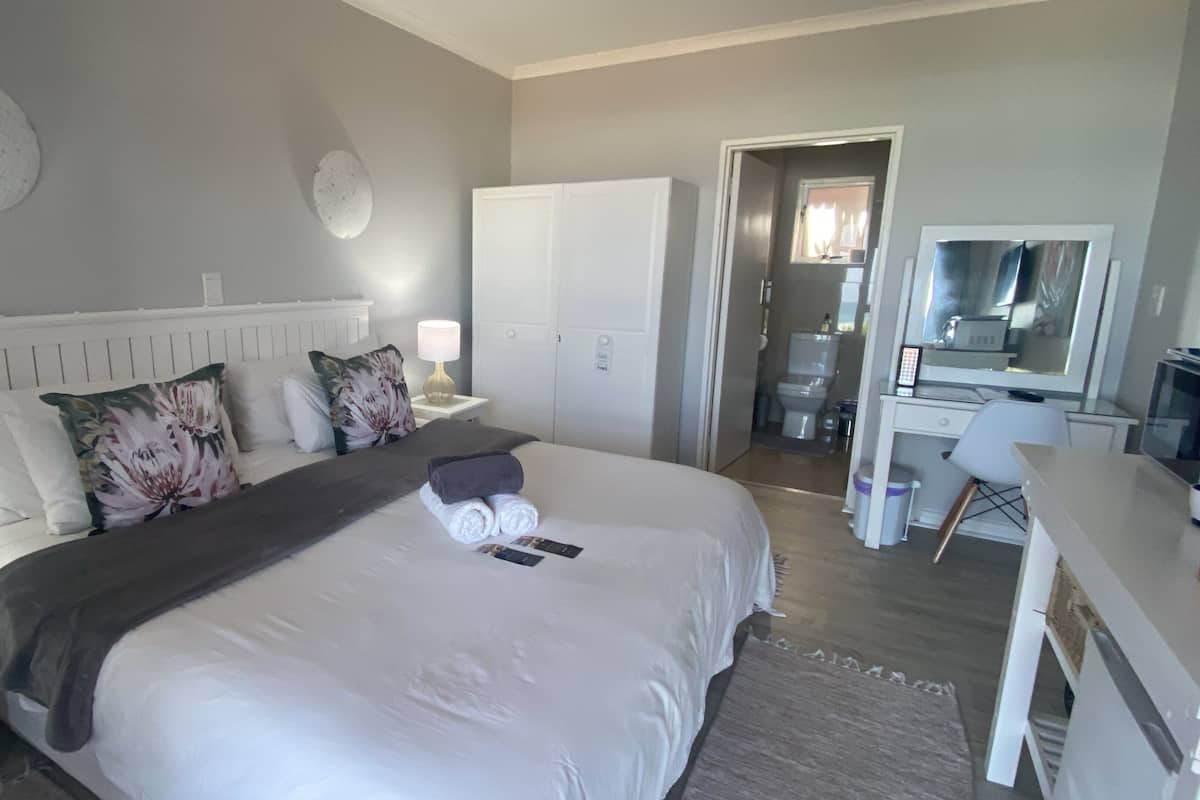 Standard Room | In-room safe, free WiFi, bed sheets