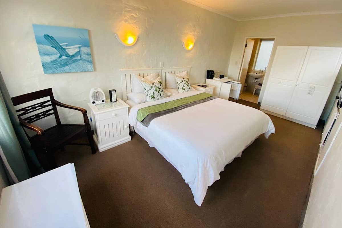 Comfort Double Room | In-room safe, free WiFi, bed sheets