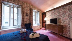 Apartment, 2 Bedrooms, Non Smoking | 2 bedrooms, desk, iron/ironing board, free WiFi - Vigna 2 - Elegant Apartment in the Centre of Flore (Florence)