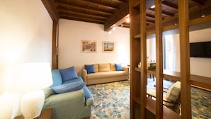 Apartment, 2 Bedrooms, Non Smoking | Living area | LED TV, books - Vigna 2 - Elegant Apartment in the Centre of Flore (Florence)