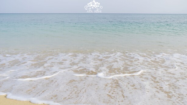 A beach with clear water and gentle waves. - Ocean Villa Tin Gala (Onna)