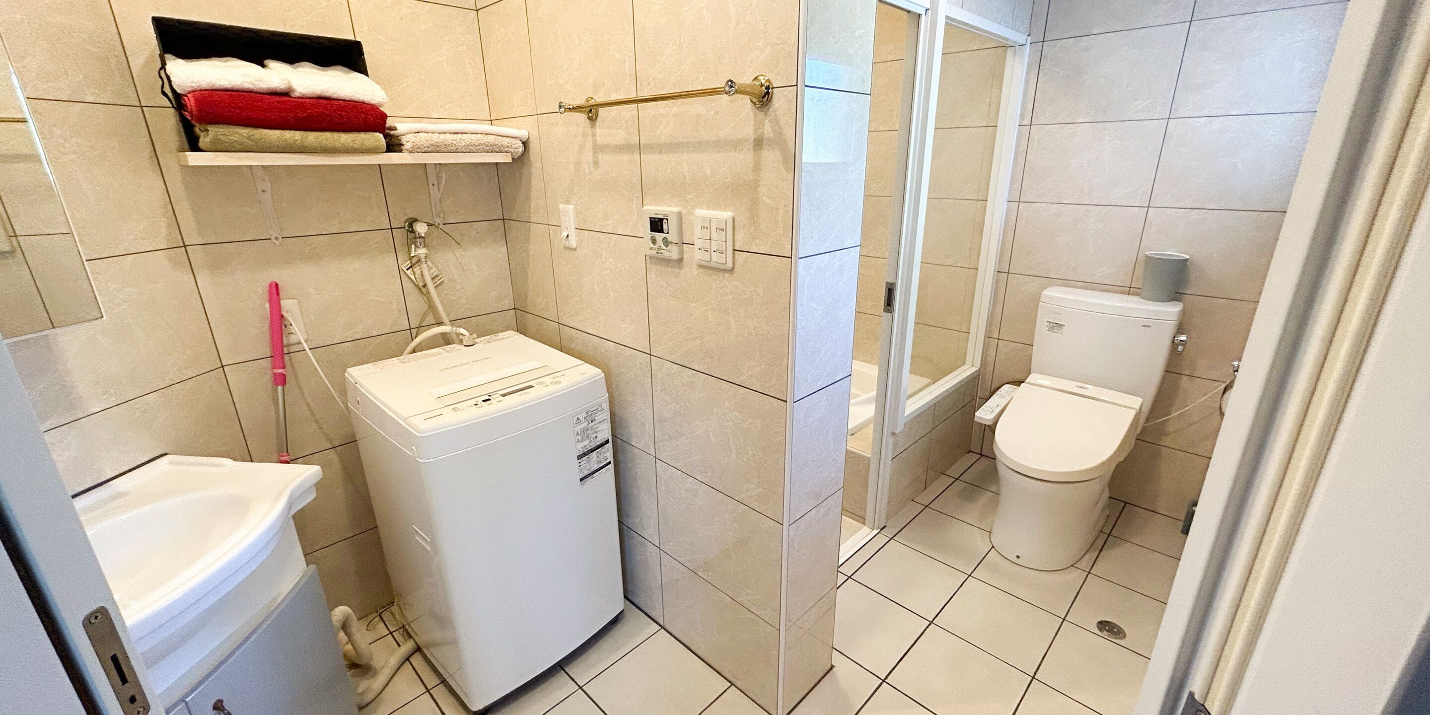 Bồn tắm ngâm, đồ dùng nhà tắm miễn phí, máy sấy tóc 