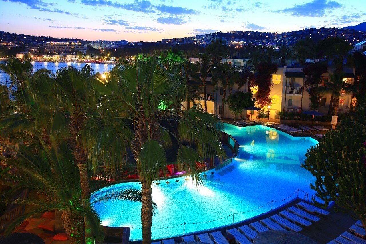 حمّام سباحة خارجي