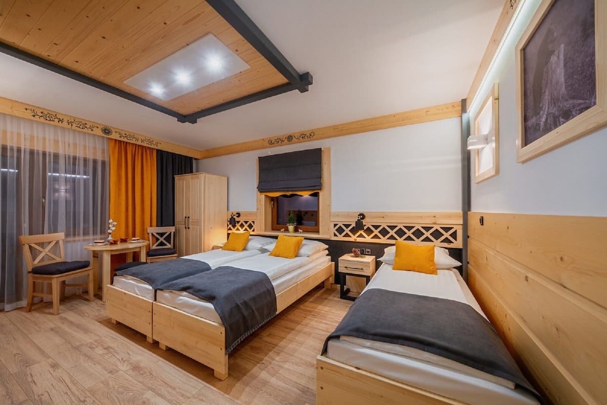 Deluxe Triple Room, Balcony | Free WiFi, bed sheets
