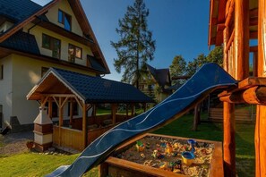 Área de juegos infantiles al aire libre