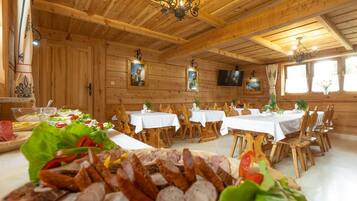 Café da manhã com buffet todos os dias mediante uma taxa