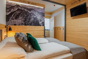 Deluxe Double or Twin Room, Balcony | Free WiFi, bed sheets