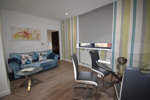 Apartment, 1 Double Bed, Non Smoking | Living room | Flat-screen TV, DVD player - Shortletting by Centro Ap. - Milburn H. (Milton Keynes)