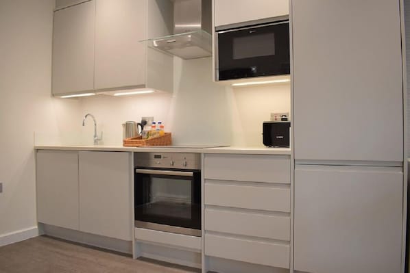 Apartment, 1 Double Bed, Non Smoking | Private kitchenette | Fridge, microwave, oven, stovetop