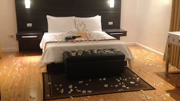 Suite Lune de Miel | 1 chambre, minibar, bureau