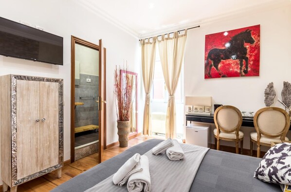 Egyptian cotton sheets, premium bedding, soundproofing, rollaway beds - La dolce vita QG (Rome)