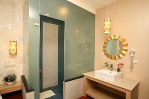 Bathroom shower - Xiang Lin Tea Homestay (Datong)