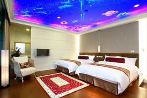 奢華四人房, 2 張加大雙人床, 陽台, 河景 | 書桌、遮光布/窗簾、隔音、免費無線上網