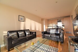Apartment, 2 Bedrooms | Living area