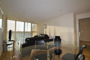 Apartment, 2 Bedrooms | Living area