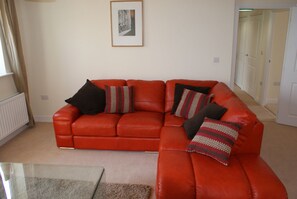 Apartment, 2 Bedrooms, Non Smoking | Living room | DVD player