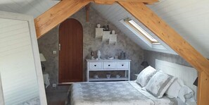 Room (Marjolaine)