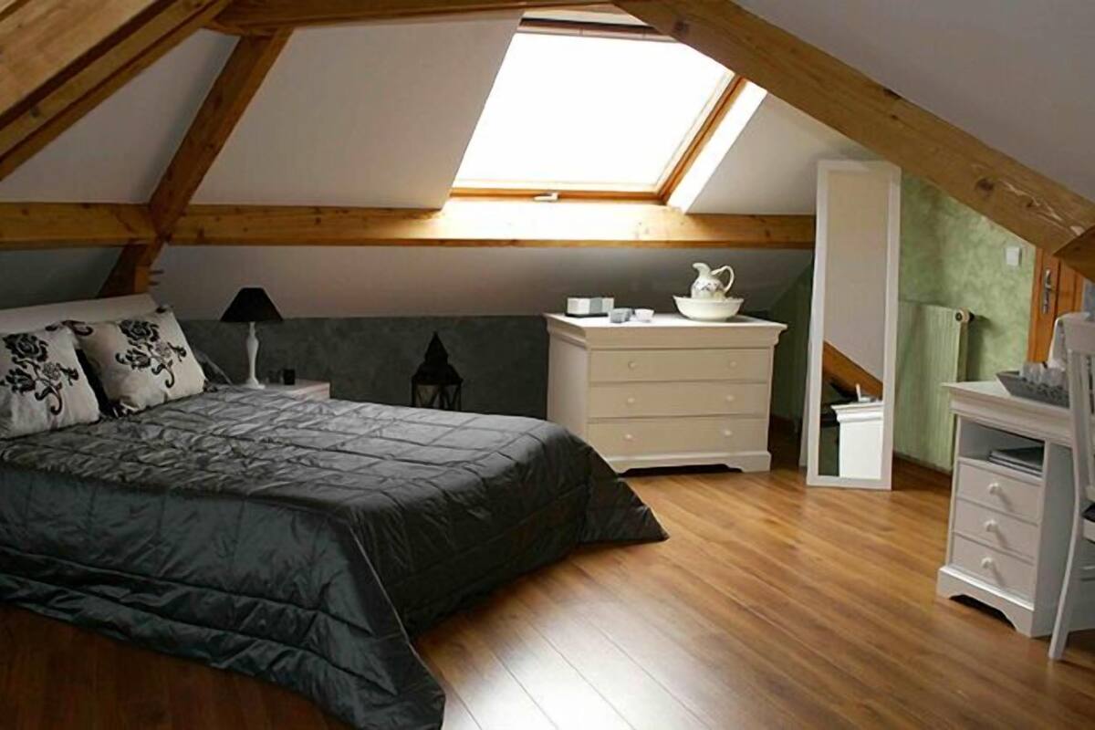 Room (Tilleul) | Desk, blackout curtains, free cots/infant beds, free WiFi