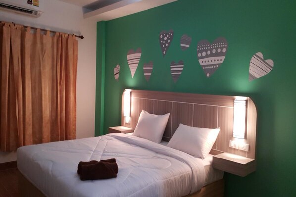 Quarto casal luxo | Cortinas blackout, Wi-Fi de cortesia