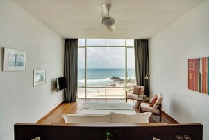 1 habitación, caja de seguridad en la habitación y escritorio 