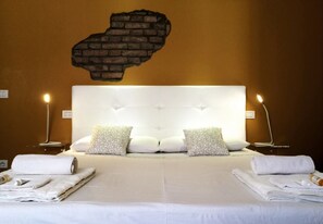 Triple Room, 1 Queen Bed with Sofa bed - FWS Forum Wellness Station (Parma)