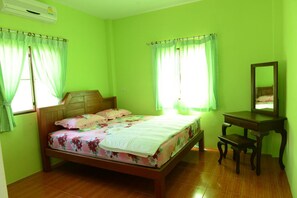 2-Bedroom House | Minibar, iron/ironing board, free WiFi