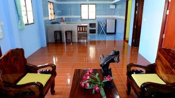 2-Bedroom House | Living area