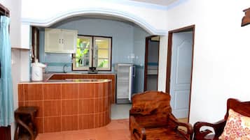 1-Bedroom House | Wohnbereich | Fernseher