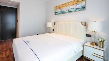 Laptop workspace, blackout drapes, free WiFi, bed sheets