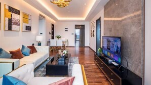 Executive Apartment, 2 Bedrooms | Ruang tamu | TV 