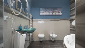 Haartrockner, Bademäntel, Bidet, Handtücher
