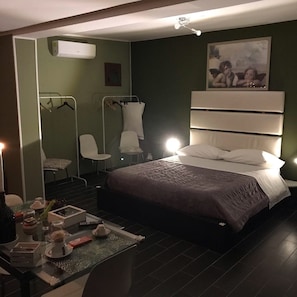 Frette Italian sheets, premium bedding, desk, free WiFi - Marini Bed&Breakfast (Pescara)