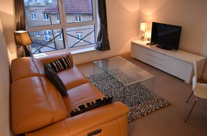 Flat-screen TV - Shortletting by Centro Ap. - Alpha House (Northampton)