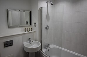 Free toiletries, towels - Shortletting by Centro Ap. - Alpha House (Northampton)